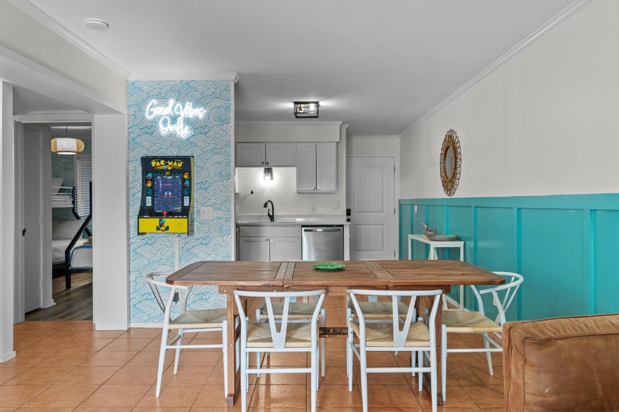 Hang Ten Hideaway, Pool, Condo, Parking - 6 Person Max Occupancy Каролина Бийч Екстериор снимка