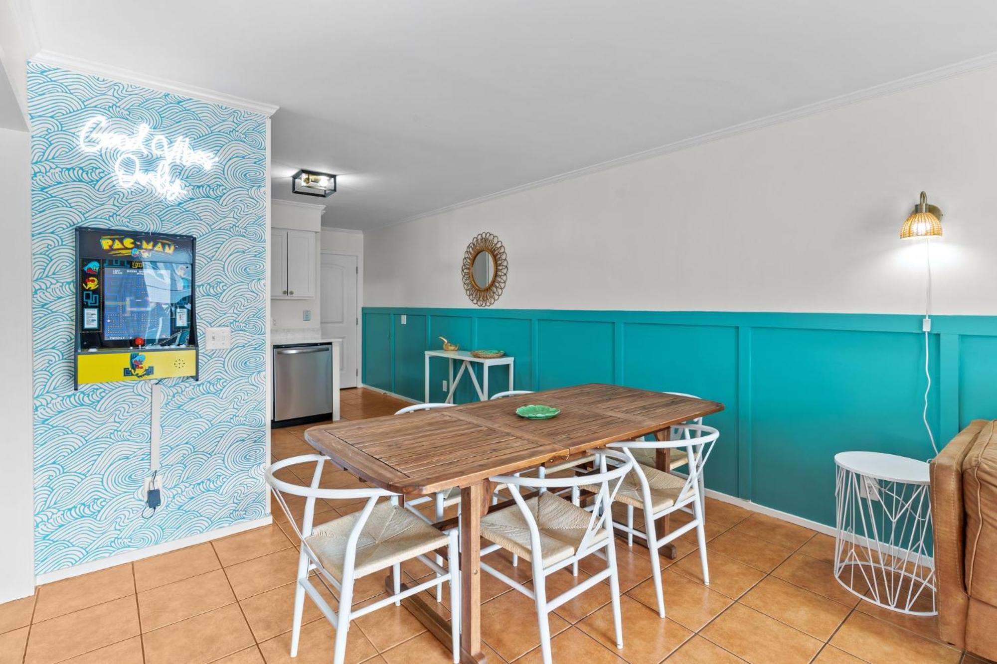 Hang Ten Hideaway, Pool, Condo, Parking - 6 Person Max Occupancy Каролина Бийч Екстериор снимка