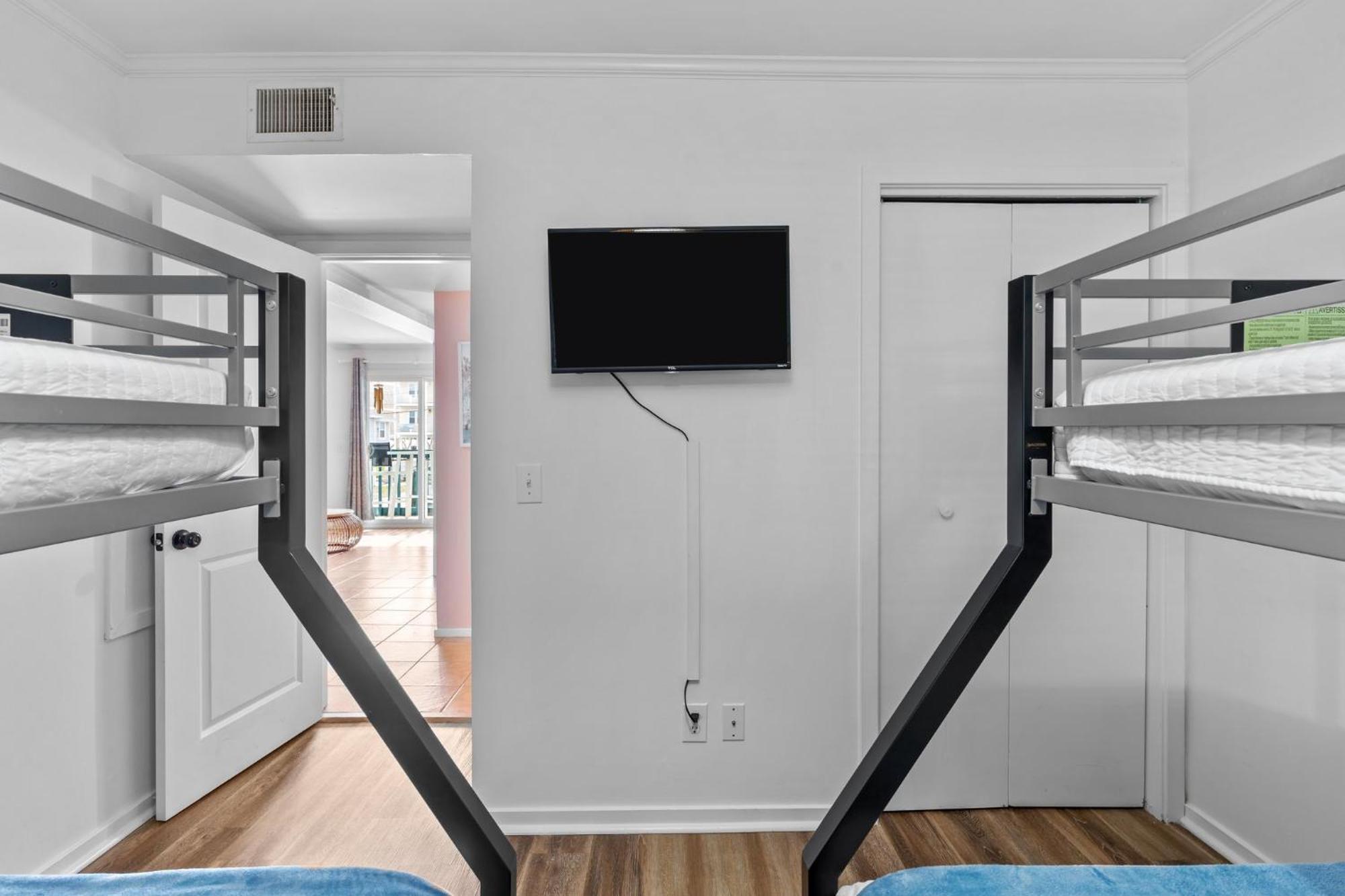 Hang Ten Hideaway, Pool, Condo, Parking - 6 Person Max Occupancy Каролина Бийч Екстериор снимка